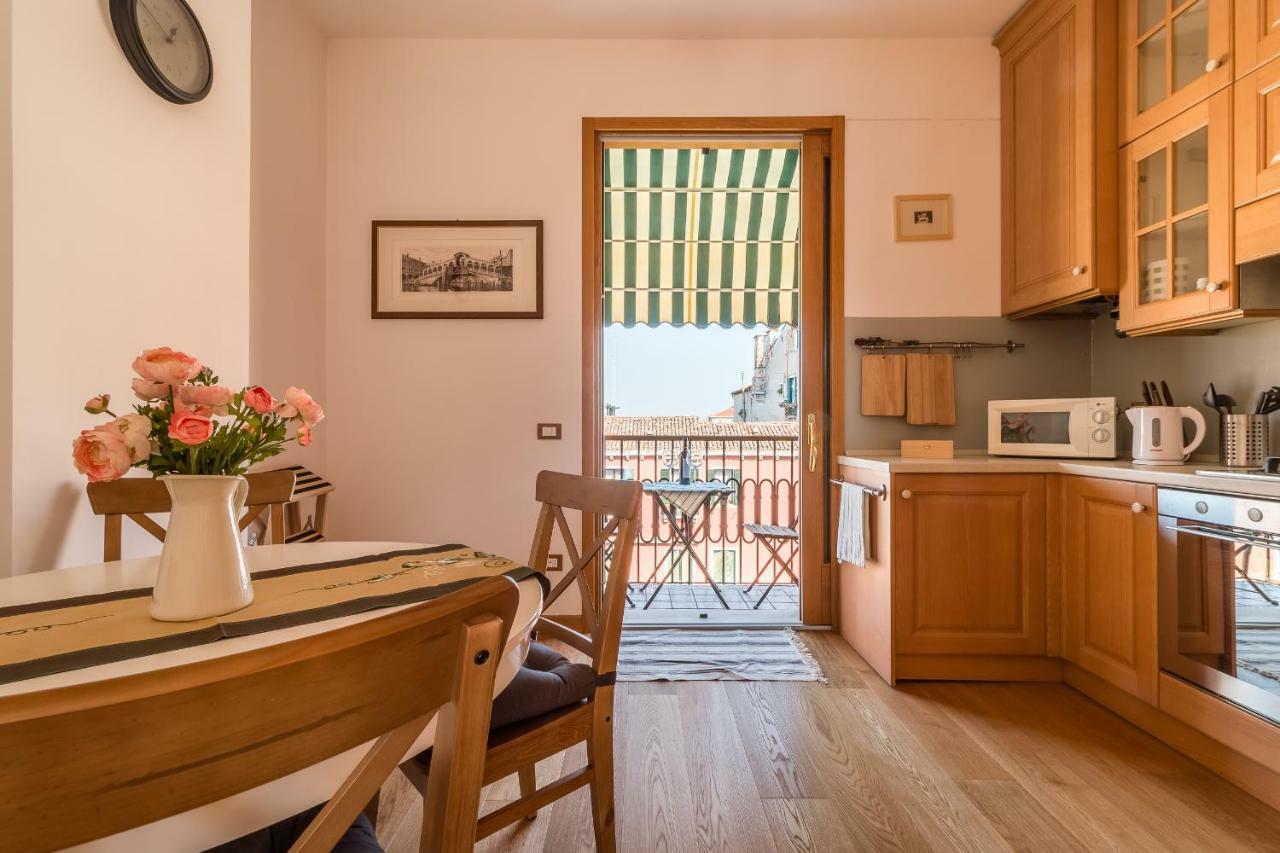 Sunny Nest Canal View In Chic Movida Venice
